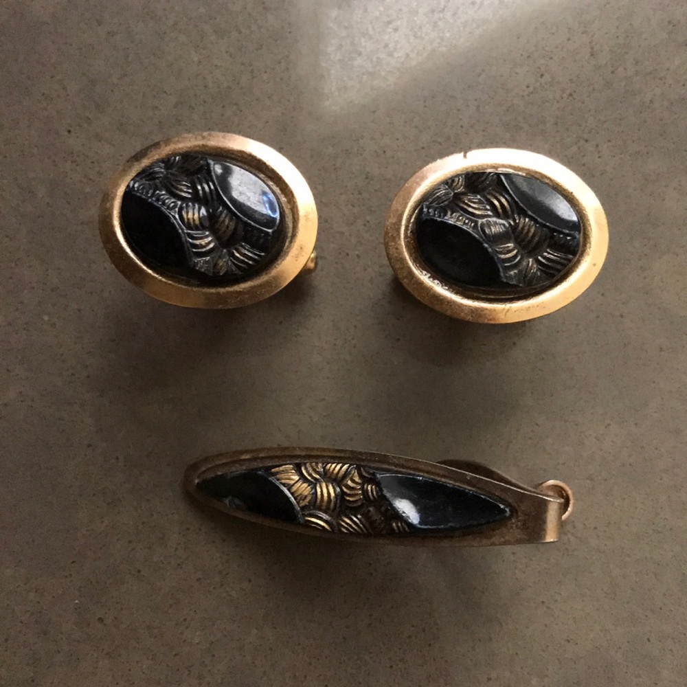 Vintage gold cuff links with matching tie clip.